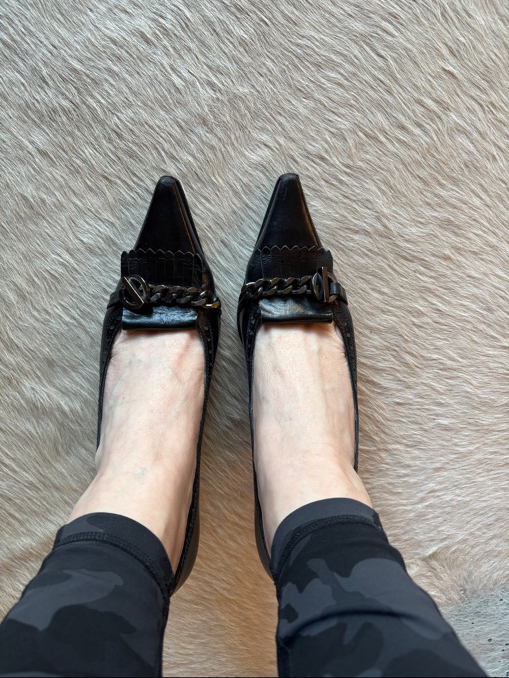 Stuart Weitzman Oxford chain pumps. Size 9.